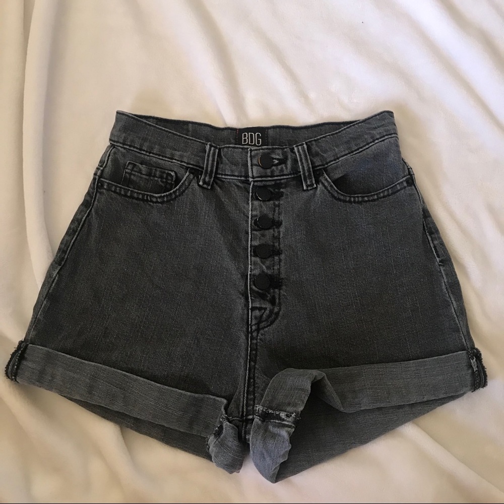 BDG URBAN OUTFITTERS HIGH-RISE MOM SHORTS